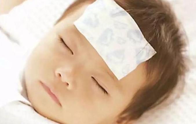 发烧是用热毛巾还是冷毛巾贴额头,宝宝半夜发烧可以用凉水敷敷吗