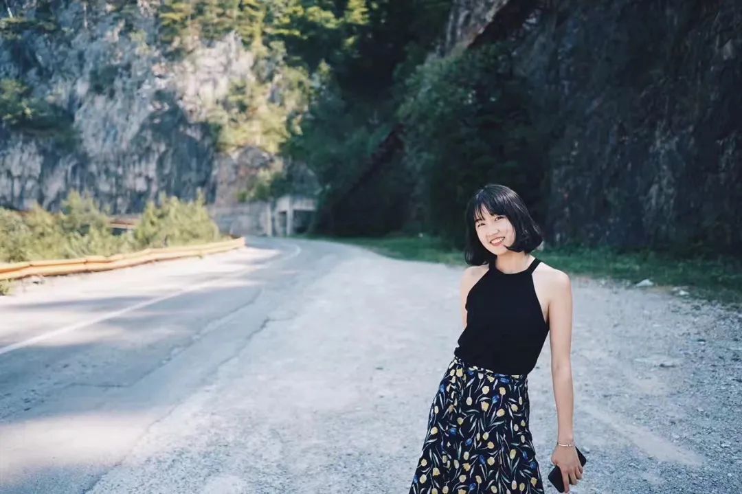 她花4年旅行全球，然后在古城街头摆摊卖故事