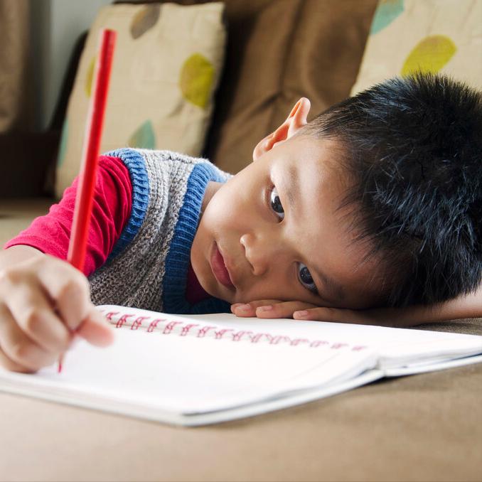 妈妈花4千买儿童书桌后悔不已，给娃买书桌，先看完这份央视调查