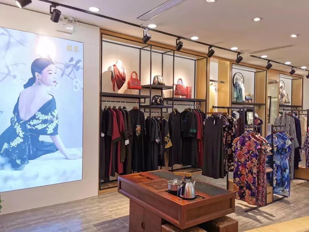 朱天忠：从种地摆摊到丝绸大亨的逆袭之路|商会人物