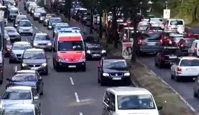 靖江市礼让行人罚款,避让救护车违章导致车辆逾期