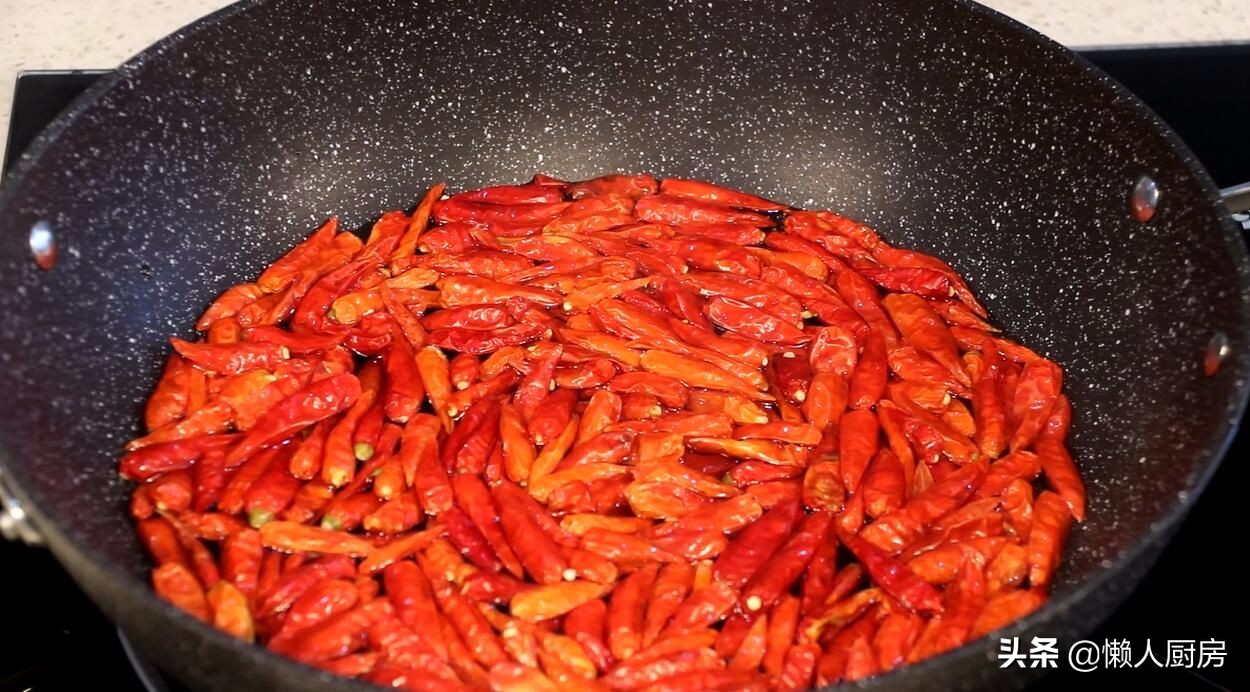 吃火锅不用买底料，教你自己在家炒底料，麻辣鲜香，做法超详细