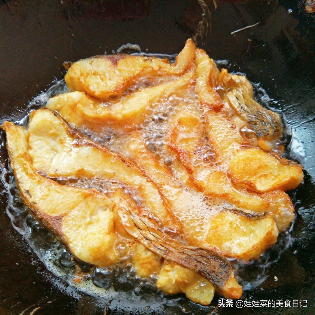 红烧鱼块放淀粉粘锅吗,红烧鱼块怎么做的软烂不油腻