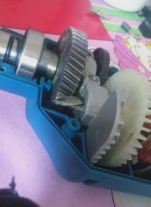 手电钻前面的夹头构造及更换,晶思达手电钻开关总成内部构造