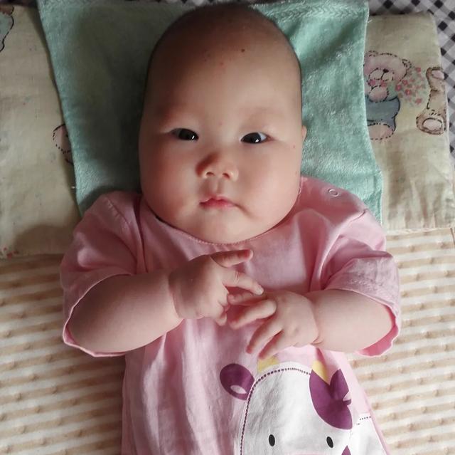 婴儿几个月就不用尿布了,几个月的宝宝就不用尿布了