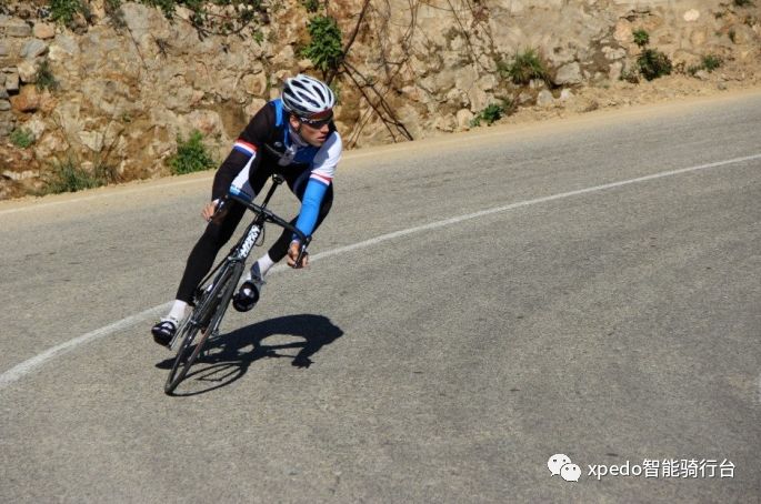 电动车自行车下坡怎么骑最安全,公路自行车上下坡技巧