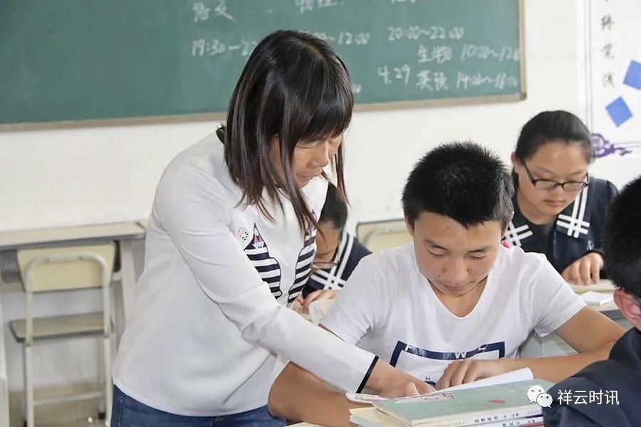 刘晓艳人大代表履职先进事迹,劳动者风采模板