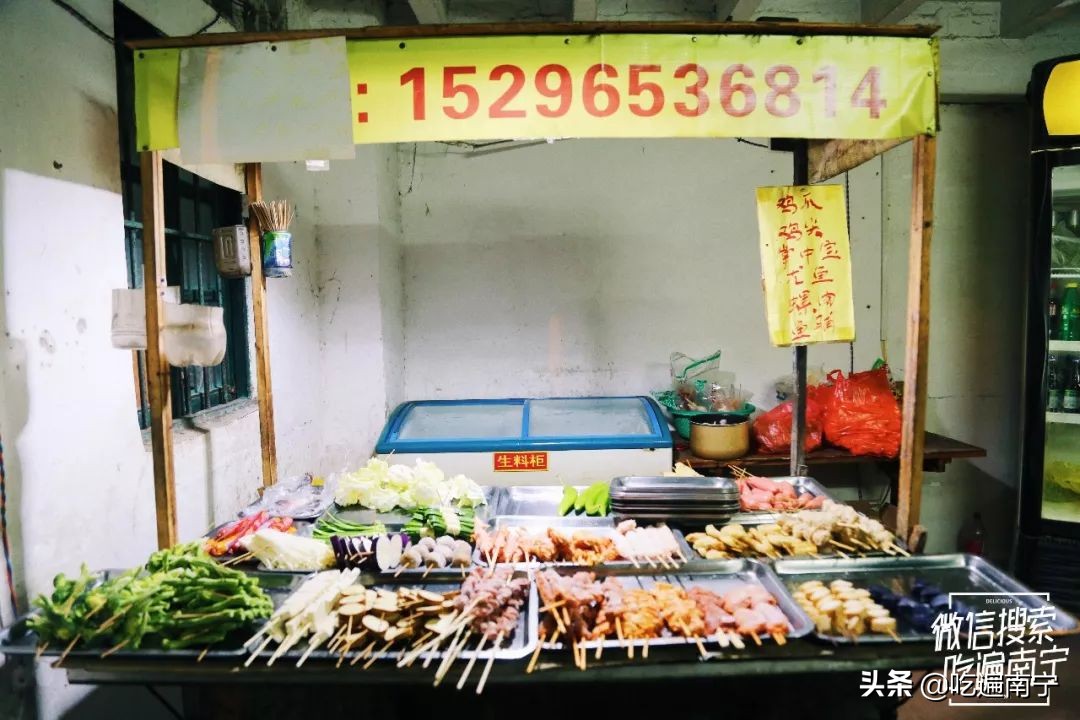 走错2次路,问了3个路人,终于找到偏僻小巷里的这家炸串店!