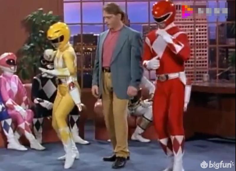 穿上一身牛B机甲放大招是每个男孩的美梦