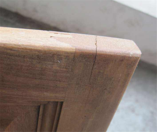 实木开裂变形,橱柜门开裂原因及解决办法