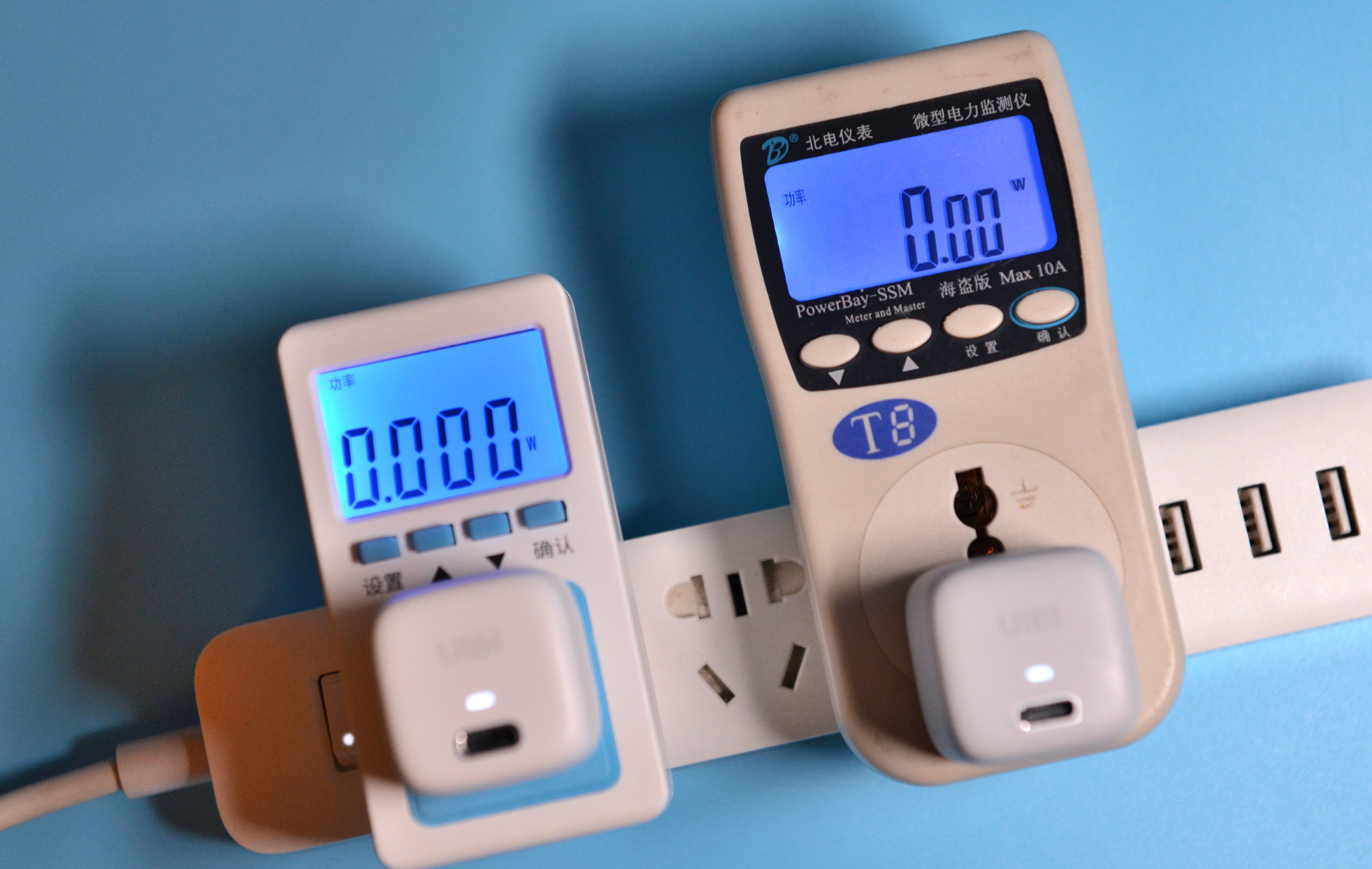 视觉清凉、温婉圆润的“小冰块”——UIBI柚比迷你快速充电器