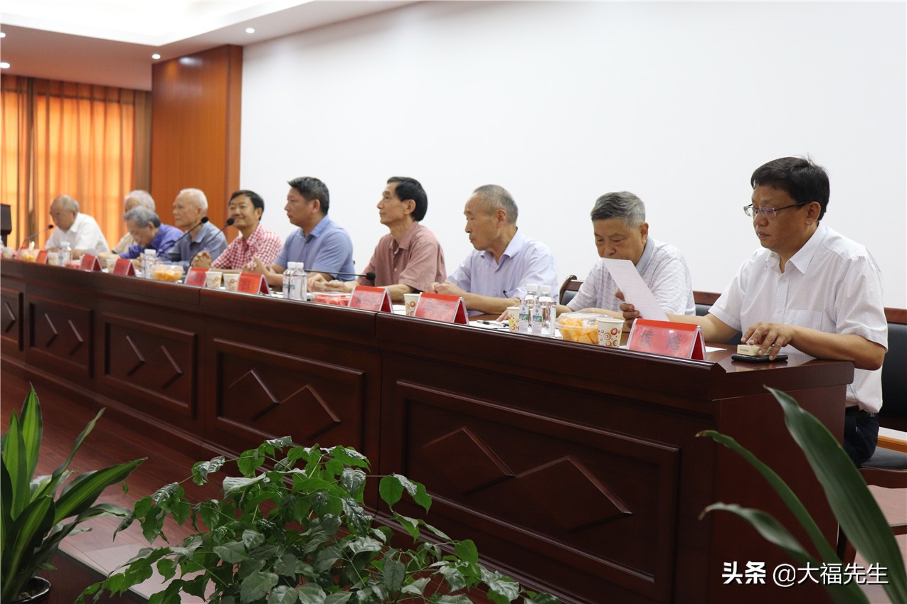 钢铁年代战友重逢,钢铁情怀