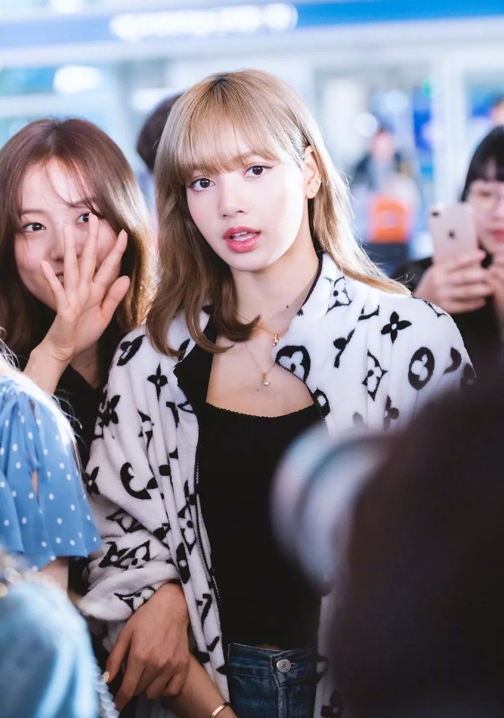 这周女艺人们穿了啥潮流尖儿货刘雯的夹克我先锁了