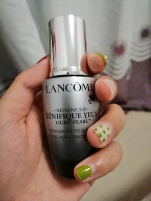 什么年龄开始用眼霜,蜂胶滋养紧致眼霜适合多大年龄用