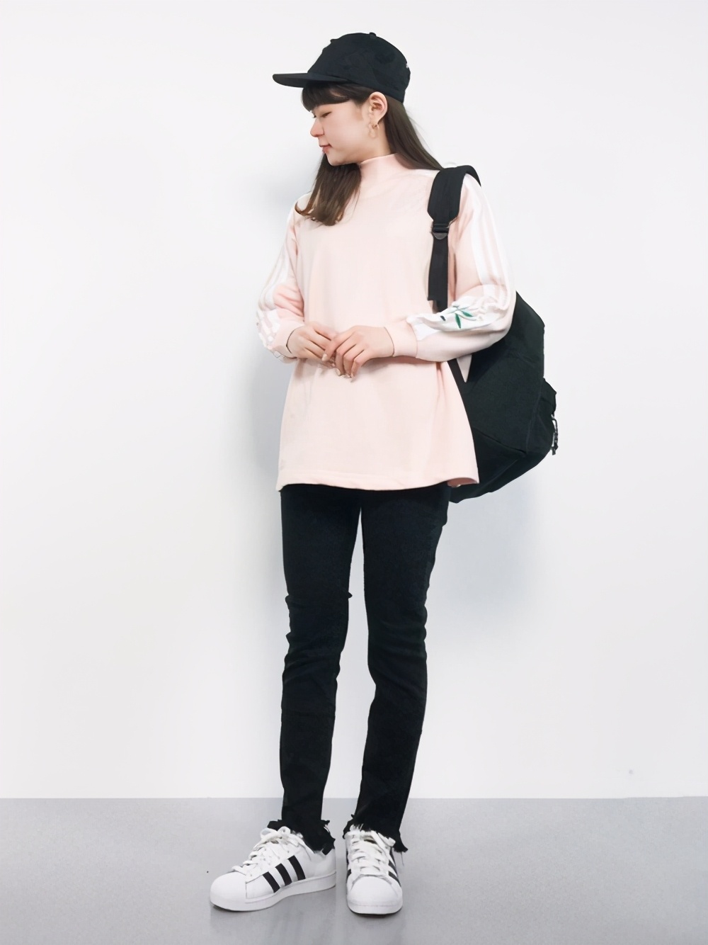 运动衫潮服搭配,宽松款运动衫怎么搭配衣服