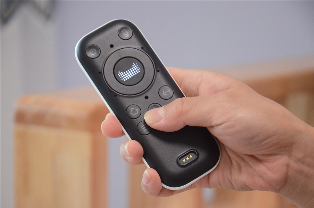 将电影院放进口袋里?天猫精灵“小白盒”便携智能投影仪评测