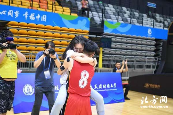 全国第十届残运会暨第七届特奥会残运会赛场上“最浪漫的事”