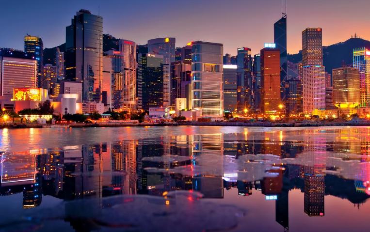 千亿港珠澳大桥已通车,李嘉诚曾强烈反对建桥,会因此损失惨重?