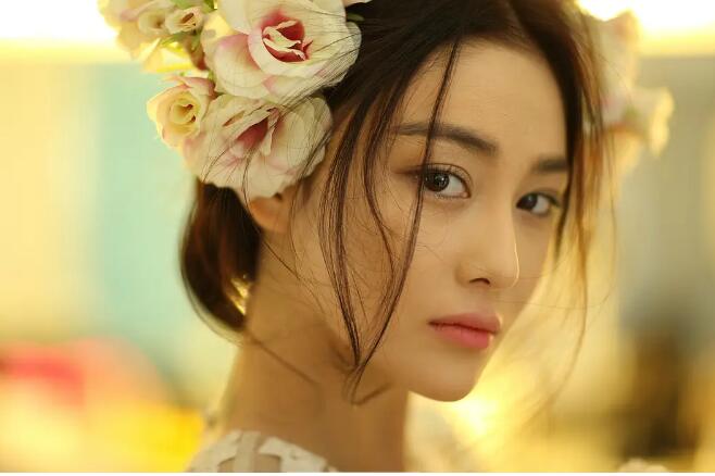 张馨予天生丽质散发着成熟的气息,张馨予宝藏女明星