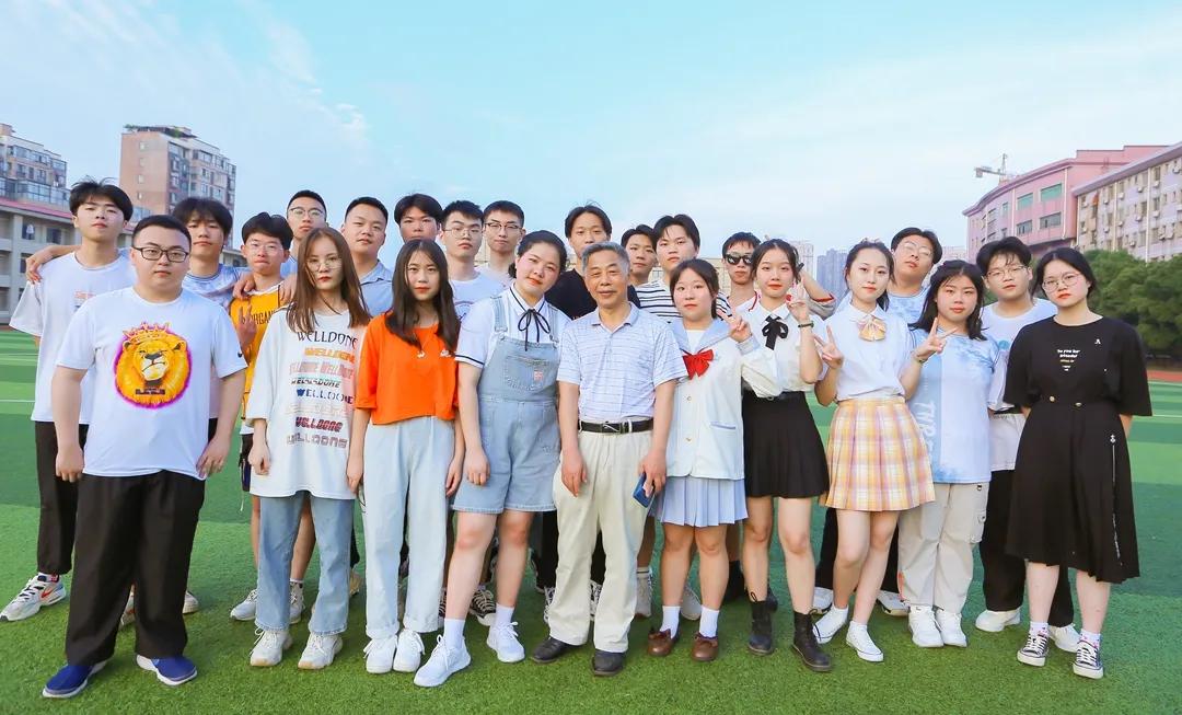 浣庤繘楂樺嚭灞曠幇鍔炲瀹炲姏,浣庤繘楂樺嚭褰兼鎴愬氨