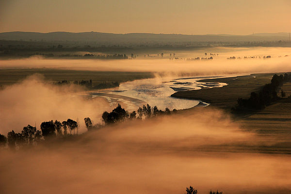 塞上长城绝高漠金戈犹响无定河