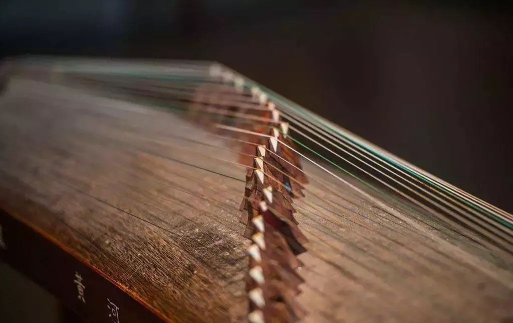 古筝发霉潮湿怎么办,古筝太阳晒后怎么补救