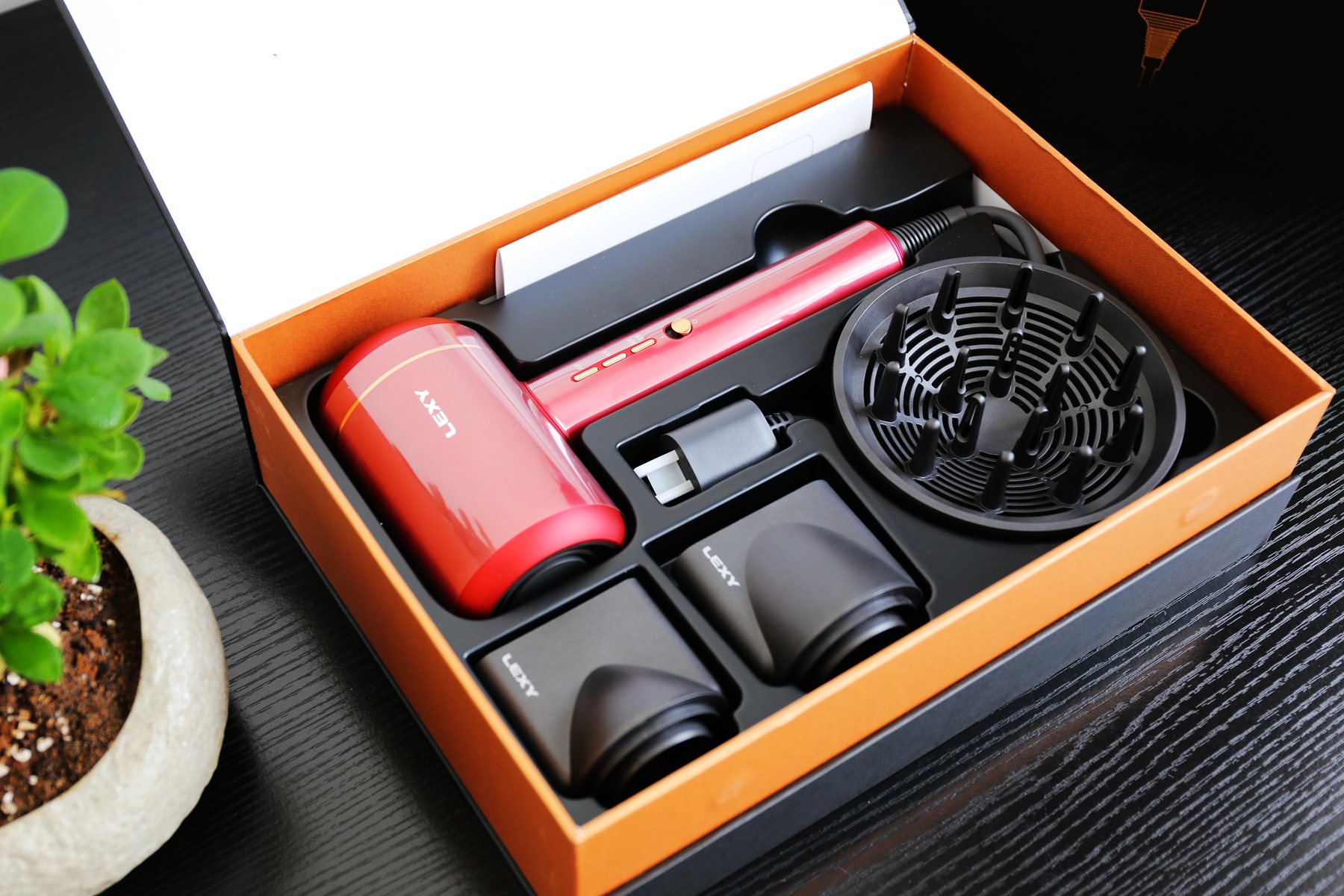 戴森dyson supersonic 吹风机hd08 (戴森吹风机和莱克涡扇吹风机对比)