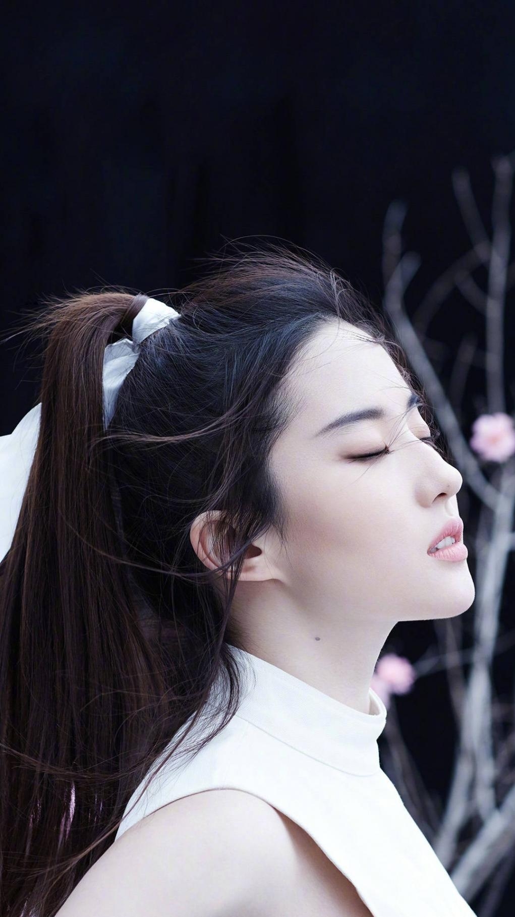 披头发怎么才能显脸小,短脸不适合披头发吗