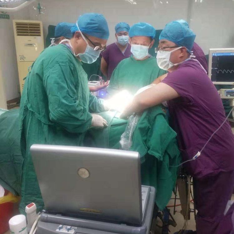 秦皇岛军工医院成功完成首例超声引导下甲状腺结节射频消融术