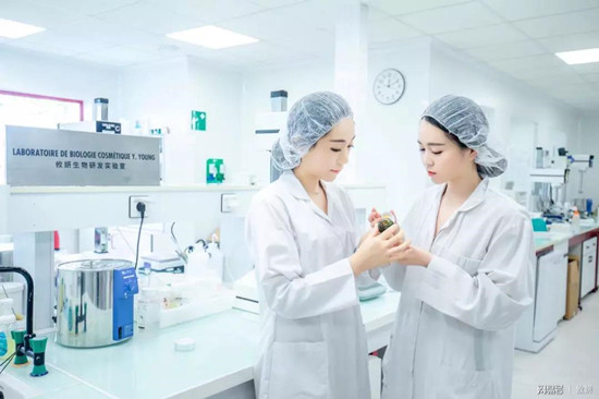 5年，50万铁杆用户，单月开店百家，她不仅脚踩风口，更引领风向