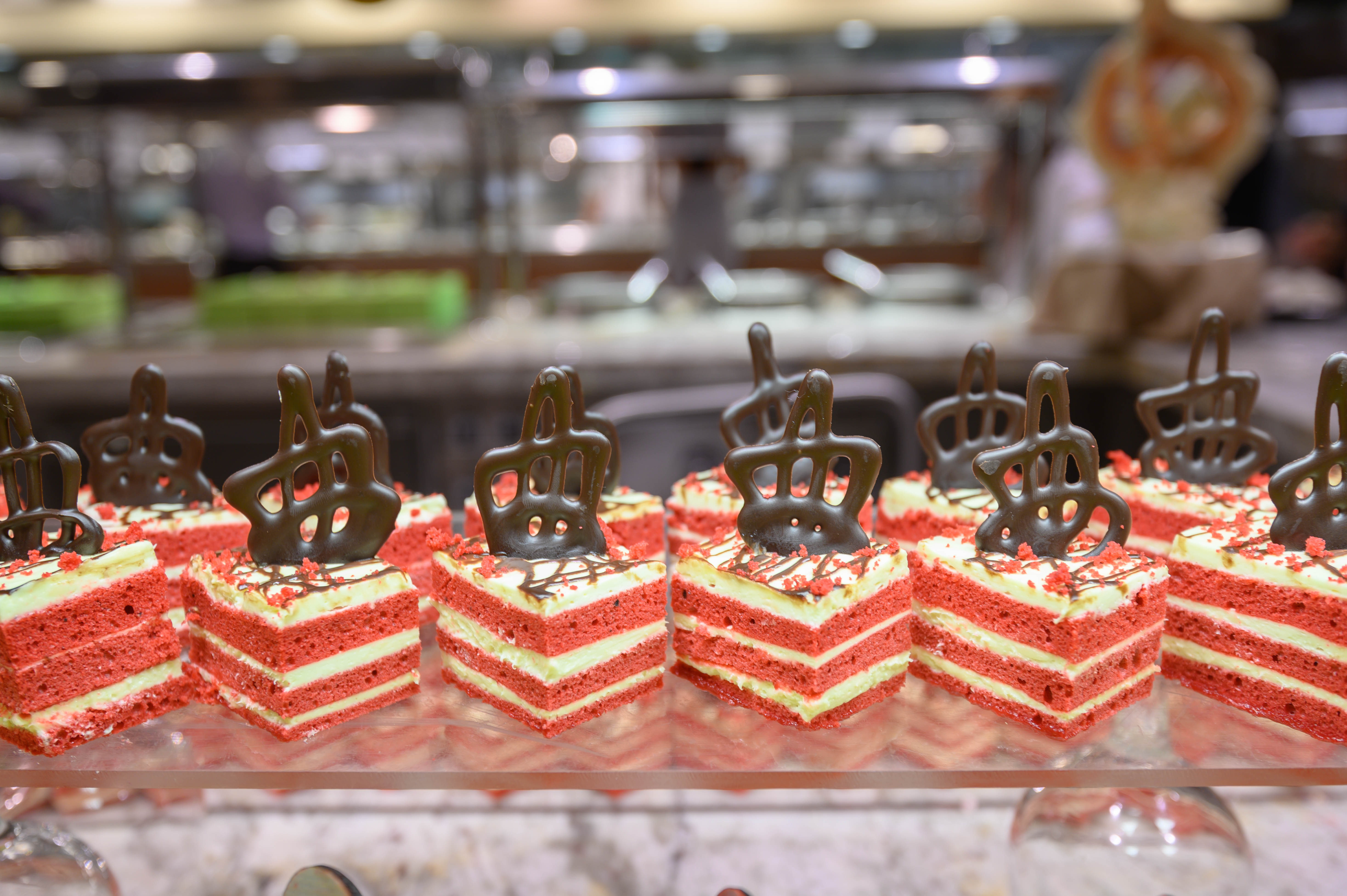 世界第一艘豪华邮轮,世界最大豪华邮轮首航