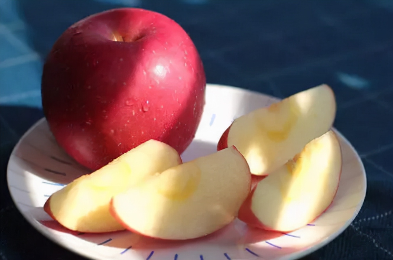 给邻居小孩糖吃噎死要赔吗,喂父母吃东西噎死承担责任吗