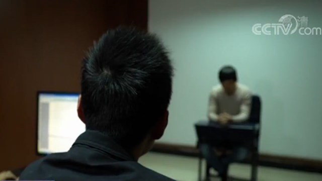 18岁女孩从高空坠落,17岁少女从17楼跳下毫发无伤