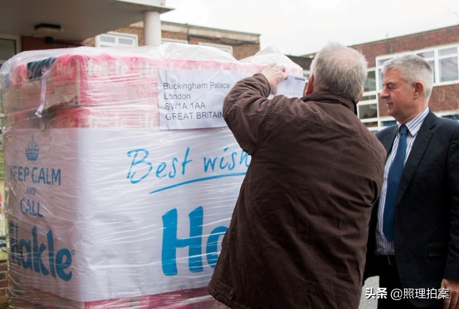 德国企业为何要送英国女王卫生纸,是怕她没钱买,还是为了蹭流量