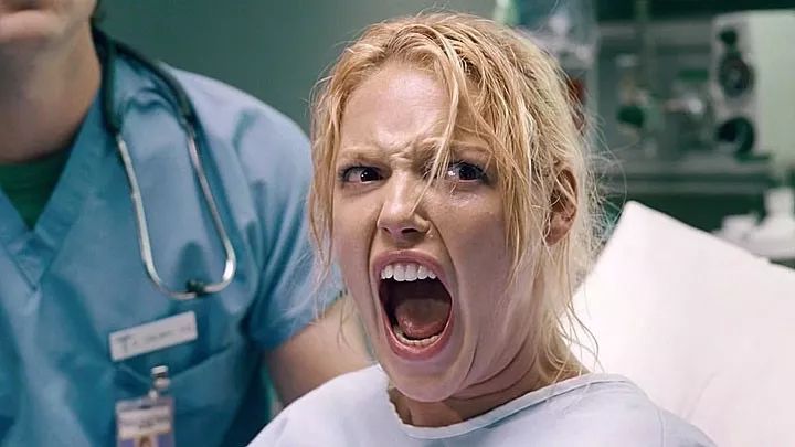 女人生孩子过程中,这个动作看似寻常,实则十分危险