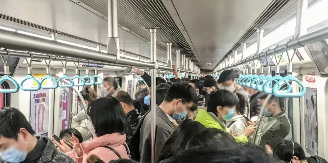 失业降薪的青年们，正在二手平台上抛售所有家当