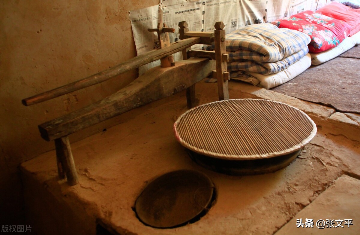 膯,在古代汉语中,意思吃得太多肚子难受,今天我们写作撑