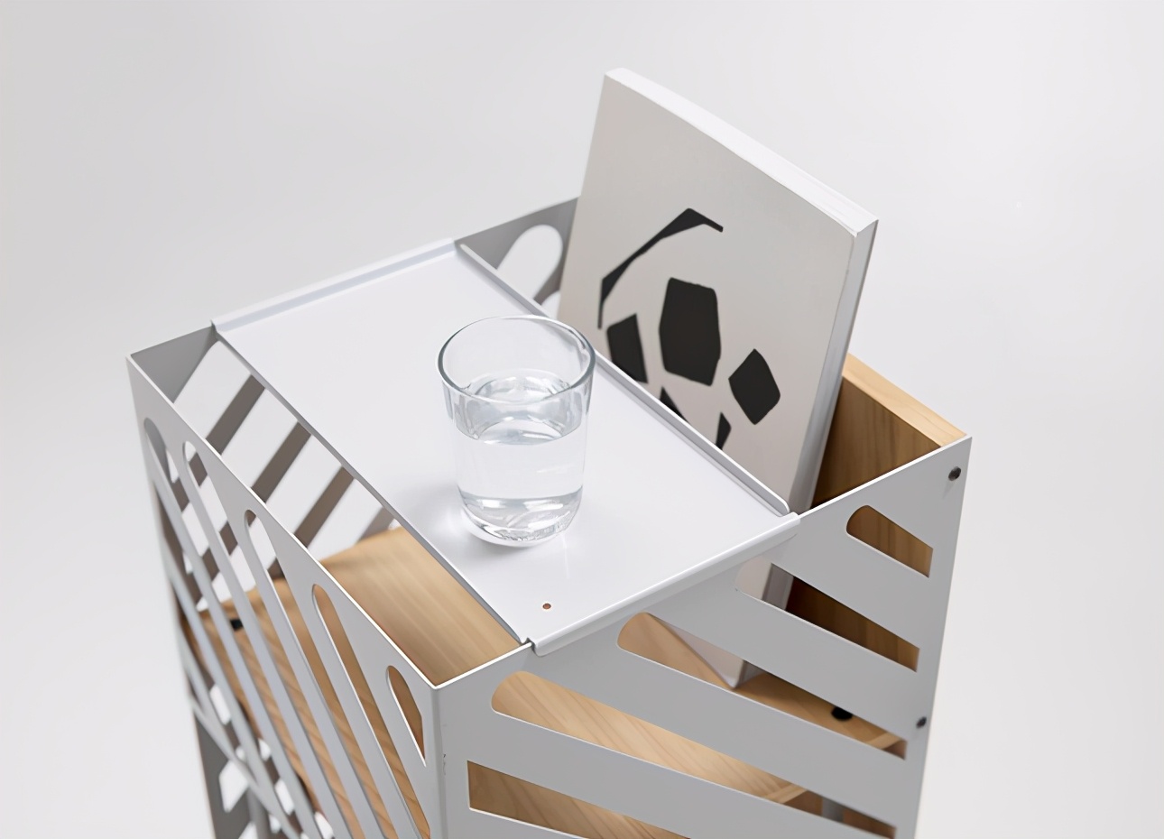 扔掉鸡肋床头柜,扔掉床头柜空间立马变大