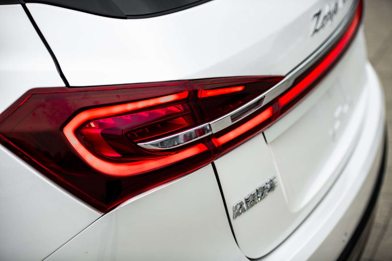 众泰t600内部空间尺寸,众泰t6001.5t和荣威发动机一样吗