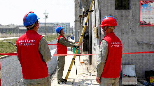 萤萤之光,点亮荆城!今天,向荆门这群平凡岗位上的劳动者致敬