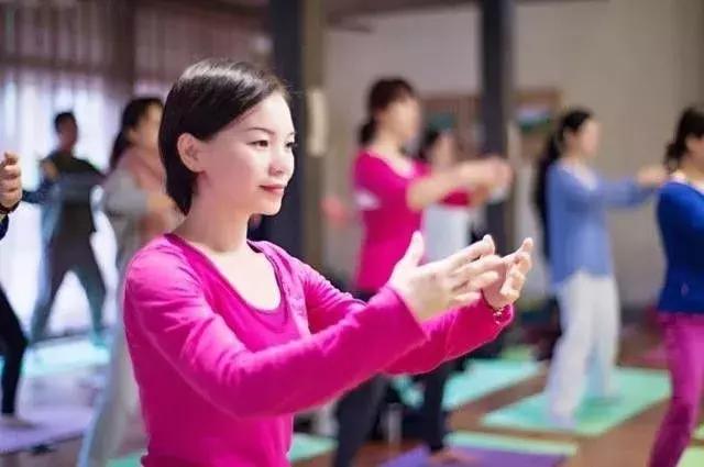 站着不动也能锻炼,站着不动是练什么功夫