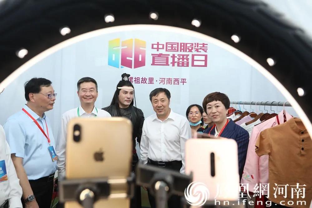 服装热销直播,服装直播放量