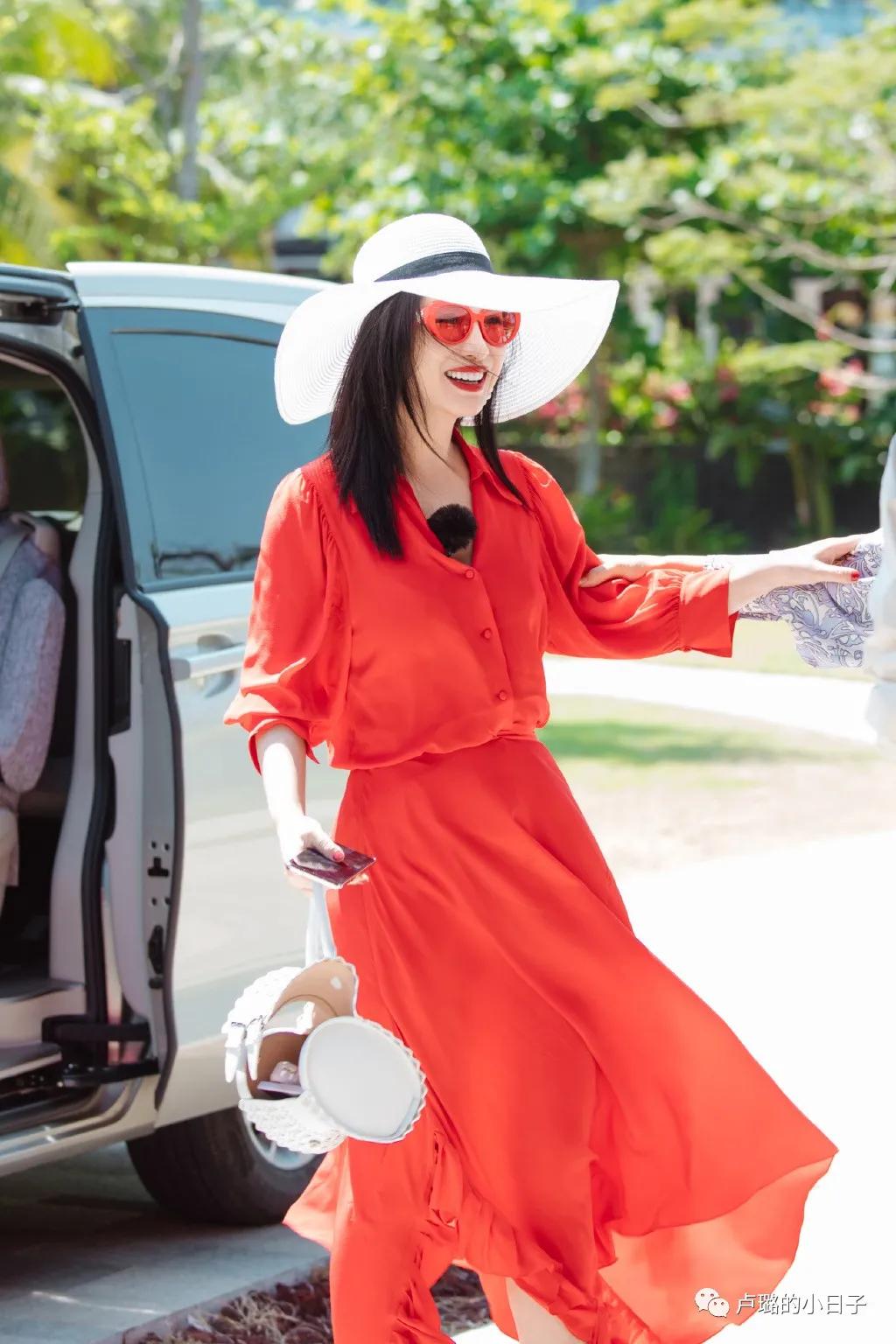 被秦海璐穿过的那些牌子，简直就是中年姐姐穿搭的模版