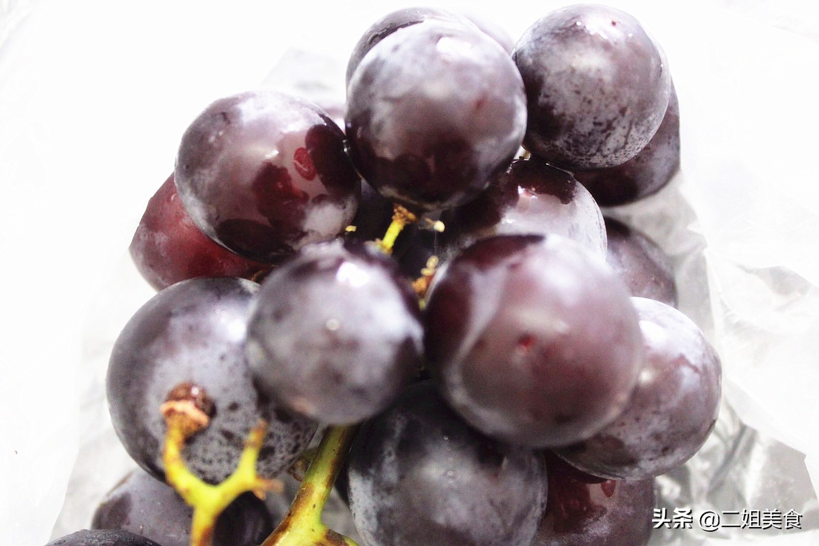 洗葡萄为什么要用盐,盐水洗葡萄的正确方法