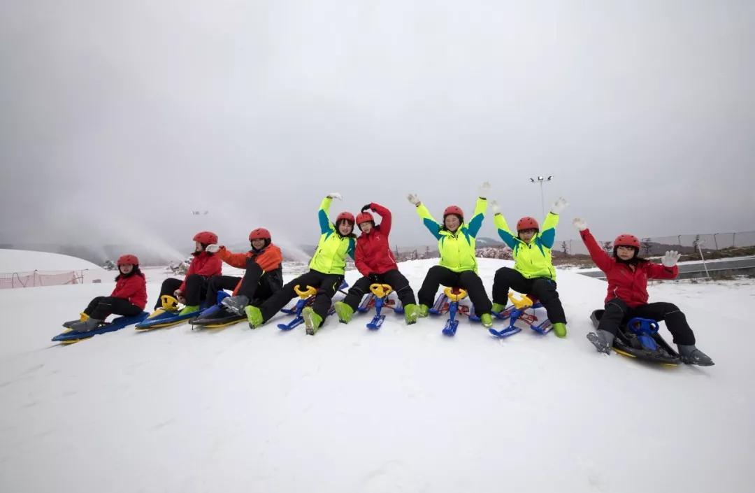 百里荒滑雪和五峰滑雪场哪个好玩 (百里荒滑雪2021何时开场)
