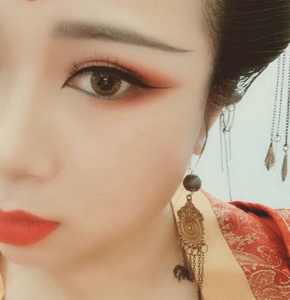 美瞳推荐美瞳到底应该怎么选,怎么才能正确选择适合自己的美瞳