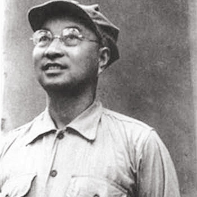 邓华缴获五箱白金龙烟,只给主席一支,主席笑笑:“财不露白”啊