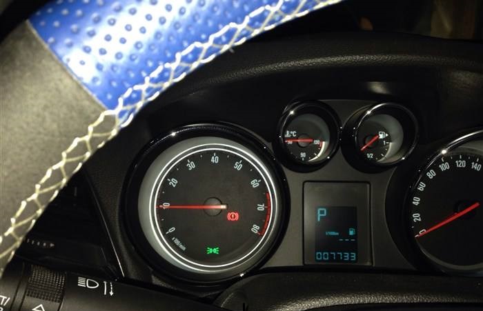 汽车启动时发动机怠速高什么原因,汽车怠速高会导致什么后果