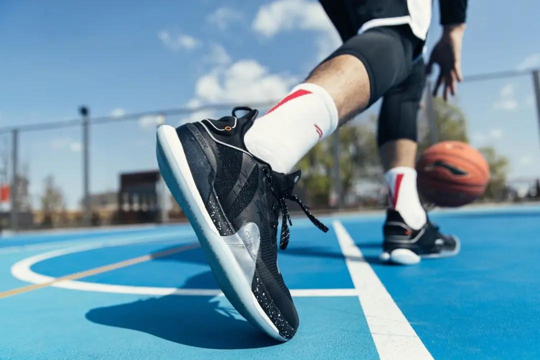 有哪些鞋看起来又潮又实用,这五款经典潮鞋值得拥有