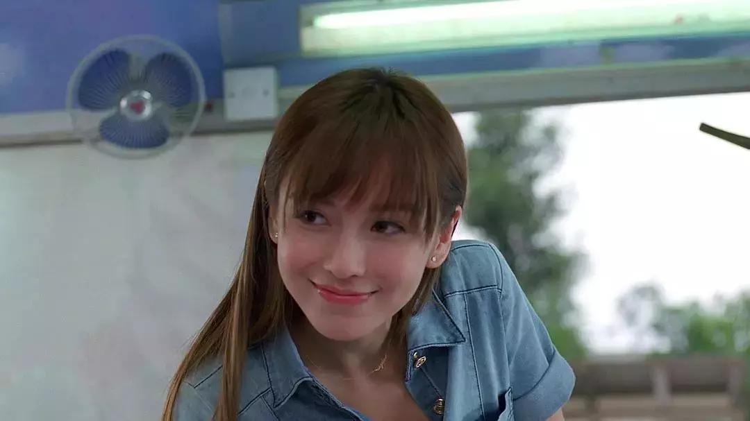 经常戴美瞳的女明星,被美瞳毁掉